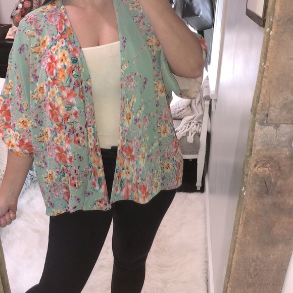 Lovers + Friends small floral kimono - Picture 9 of 12